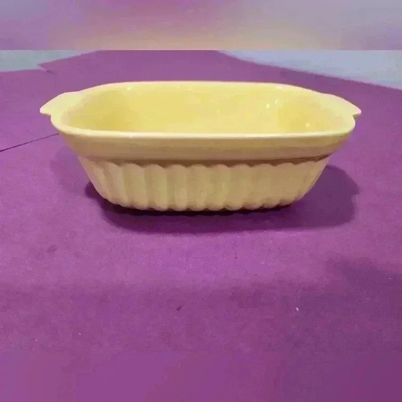 Pfaltzgraff Village Pattern Yellow Ribbed Baking Dish Loaf Pan 1983 Vintage 16oz - Picture 3 of 5